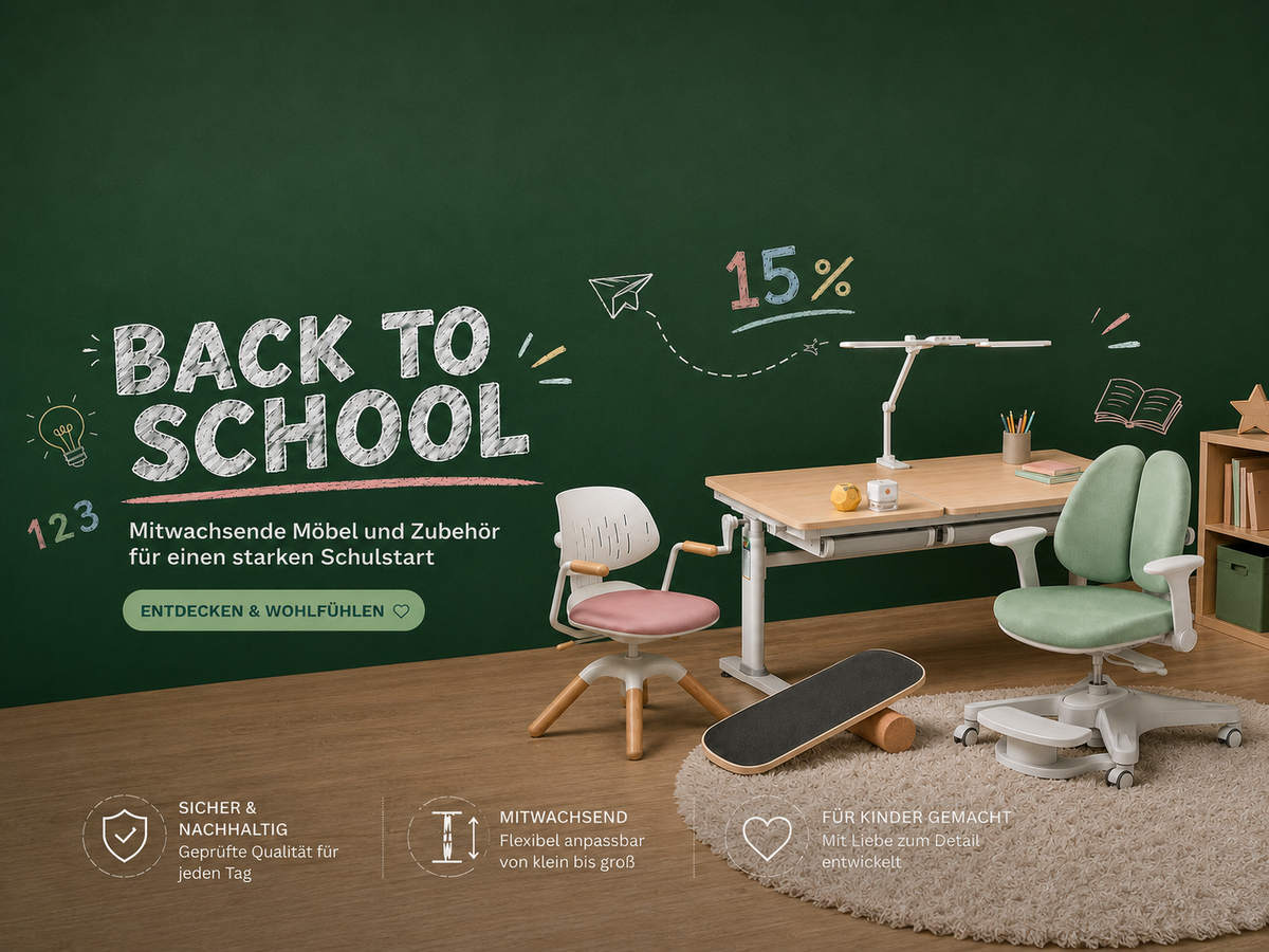 Back-to-School-Banner mit HOKO-flexi Lernplatz, höhenverstellbarem Schreibtisch, Kinderstühlen, Lernlampe, Balance Board und Schulstart-Grafiken auf grüner Tafel.